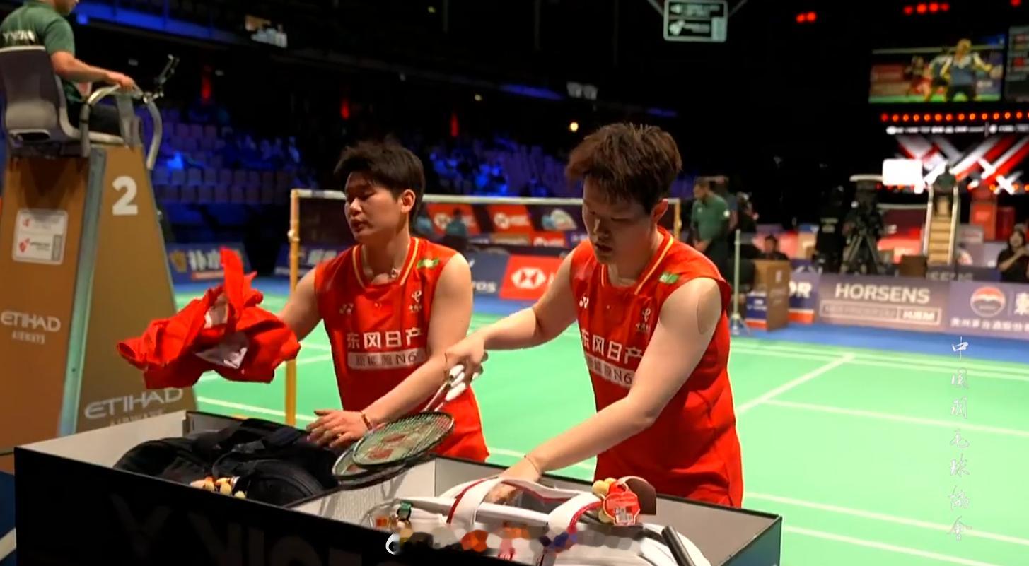 中国羽毛球队 尤杯 A组 中国 2-0 印度 女双 刘圣书 谭宁 21-11 2
