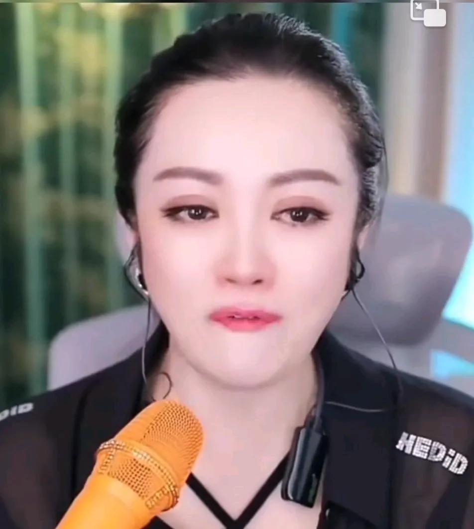 温美玲现在知道哭了。就是努力哽咽，没看到掉一滴眼泪。
温美玲语无伦次说能饶人处且