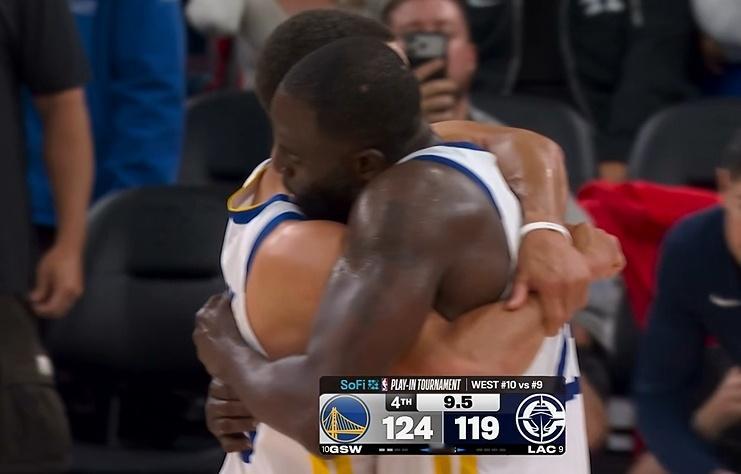 今天这场比赛看得我老泪纵横库里的反超三分、追梦拖着伤腿掩护防守抢断、老霍夫末节四