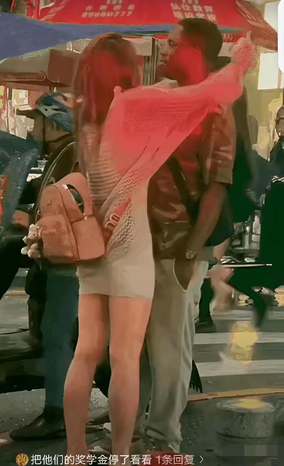 美女对黑人留学生格外热情？聊聊这事儿的门道
 
各位老铁，今儿唠个街头热议的事儿