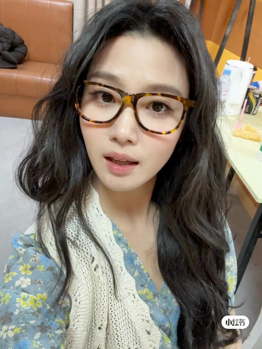 卢昱晓 🌷卢昱晓折月亮 🌷卢昱晓云厘 "在我荒瘠的土地上,你是最后的玫瑰.