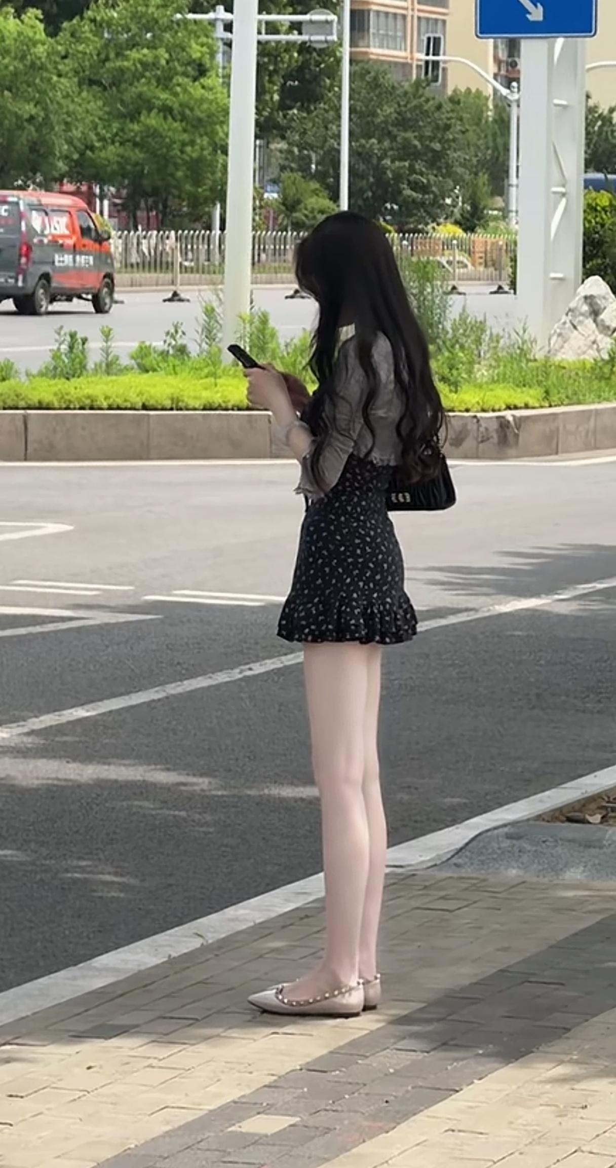 客户又在群里敲定了下周的线上会议，新一周的连轴忙碌又要如期而至。

说到底，品质