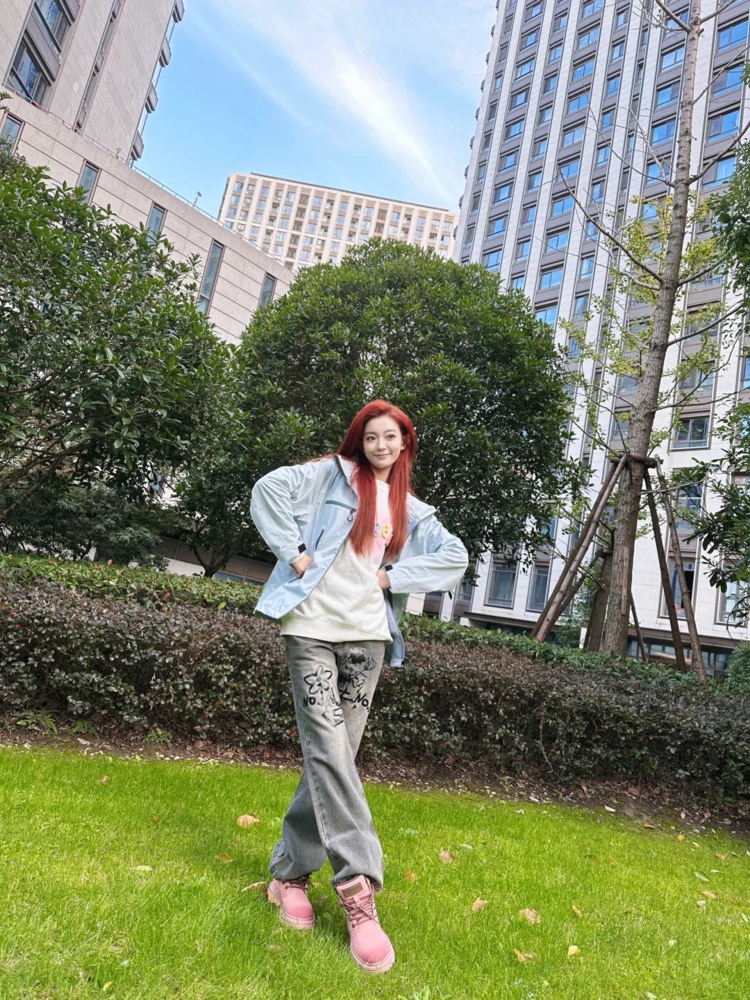 秋冬团建！和朋友们一起穿冲锋衣出去拍照吧