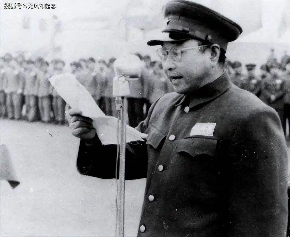 1949年，刘伯承听说原配还活着，并且日子过得很艰苦，就托人给她带信，想把她接到