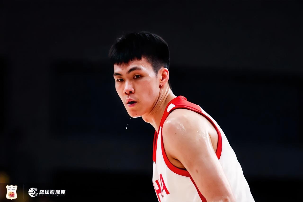 中国男篮新星庞峥麟真是太悲催了！在今天中国男篮87-78战胜沙特阿拉伯男篮的比赛