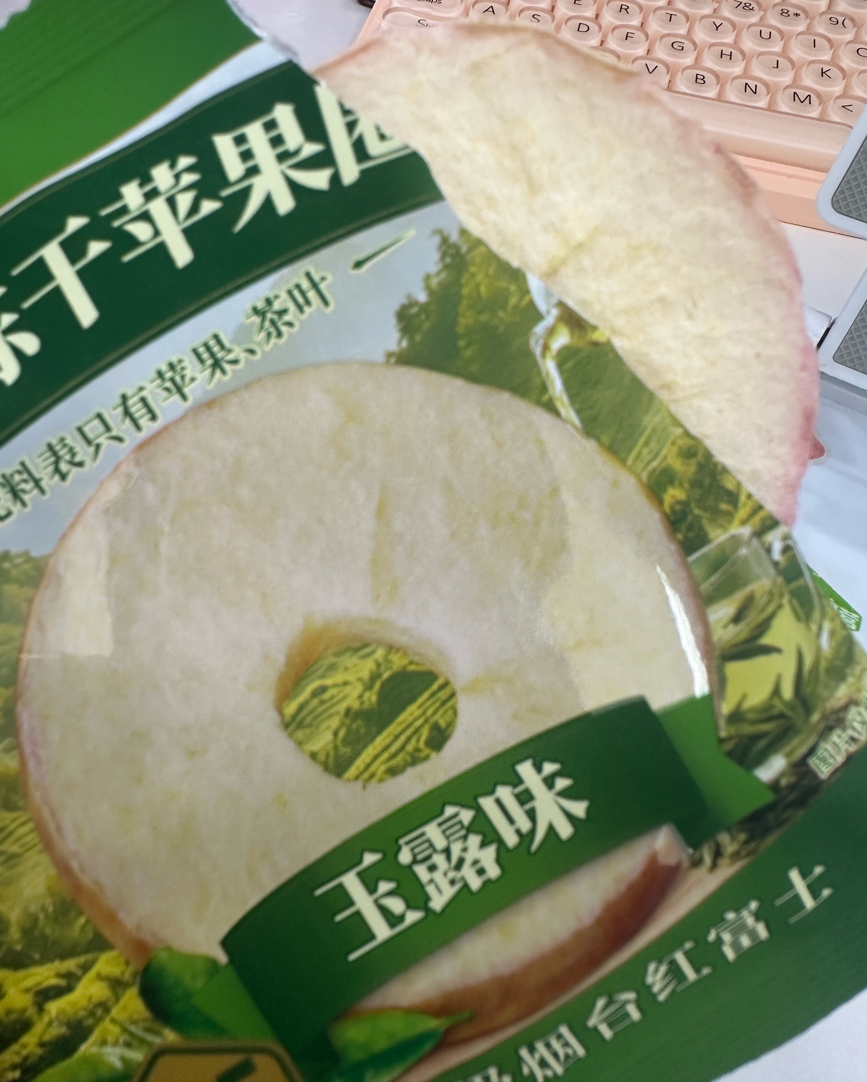 吃点小零食稳定一下情绪 