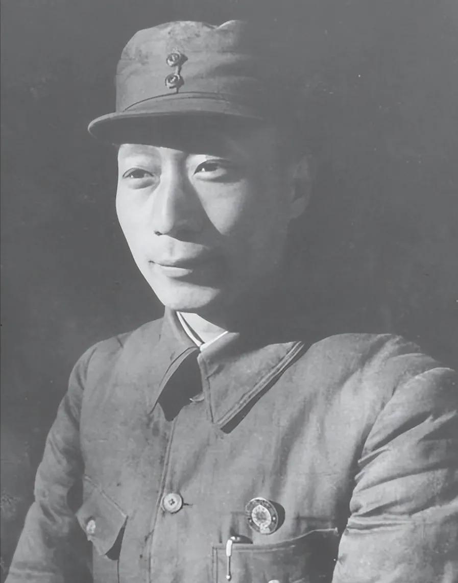 1948年，毛主席的厨师正要杀鱼，却被聂荣臻一把按住手：“先别急着杀，看着有点问