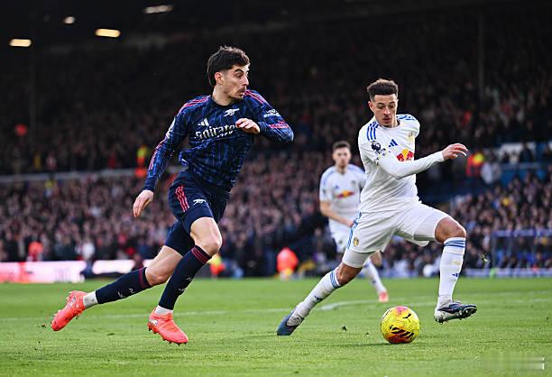 利兹联vs阿森纳 第11分钟，阿姆帕杜在弧顶的左脚劲射，高出横梁。射门之前，利兹