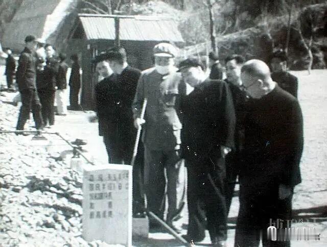 毛主席视察京张铁路   侯  波摄   1954年