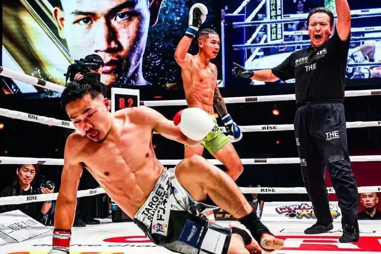 裁判瞎了眼！
11月2日，Glory荣耀格斗105期rise-61.5kg锦标赛