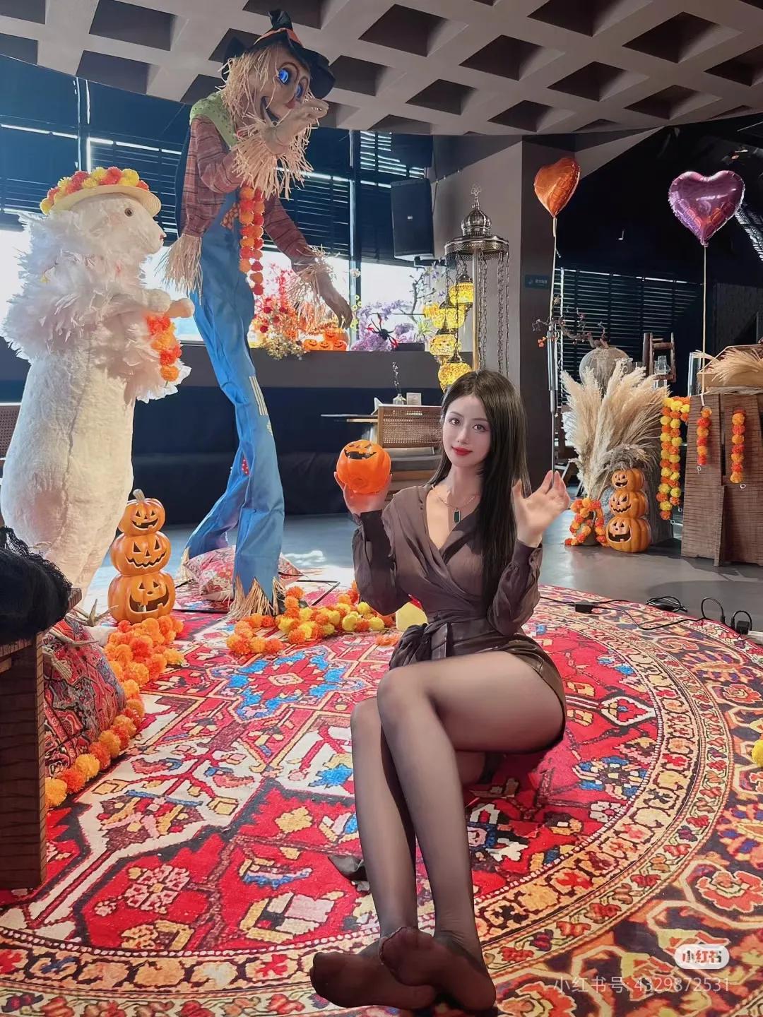 万圣节，南瓜灯下，有你陪伴。