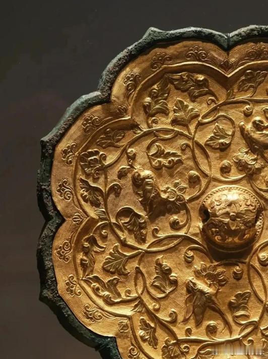 青铜器为什么叫吉金青铜器出厂皮肤是金色⚱️青铜是铜锡铅合金，初铸呈金色玫瑰金，寓