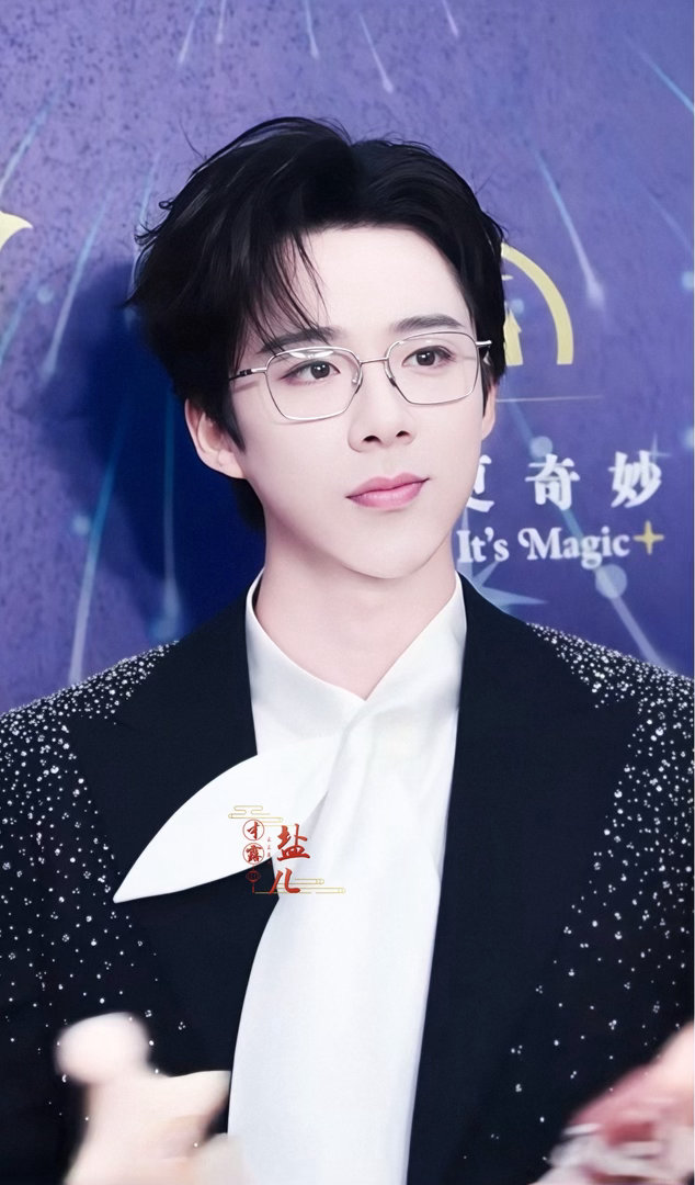 刘宇宁 他帅得不太客气，明明知道自己很好看，还偏要装不知道，你说气不气人。
