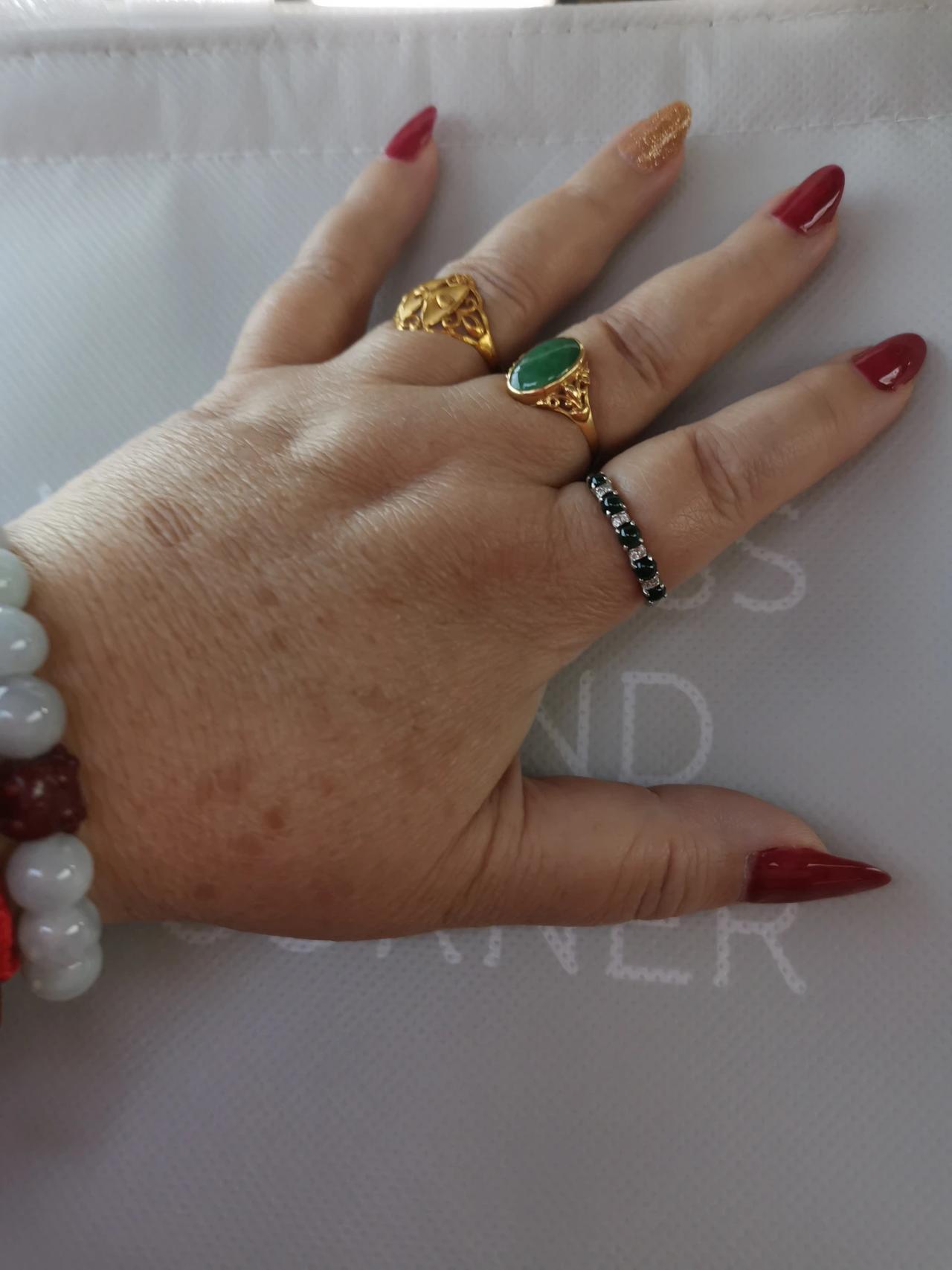 这是谁的手，我咋这么喜欢呢！无他，就因为她的手背有酒窝。