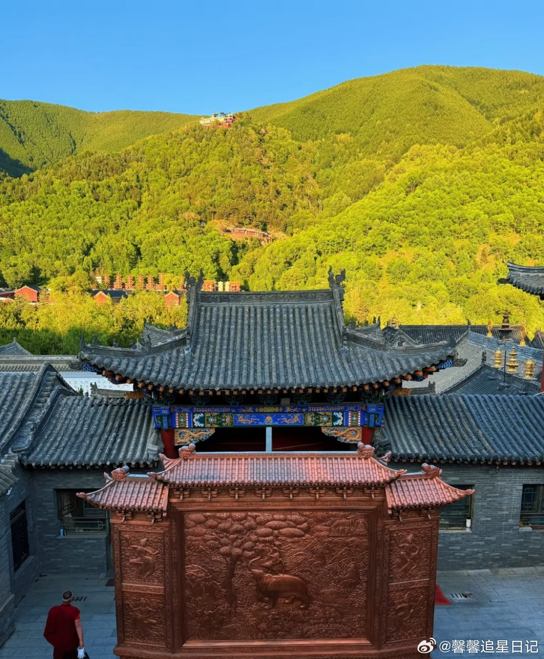 山西用600架无人机点亮黑悟空 当600架无人机出现的那一刻，感觉好像每束光影都