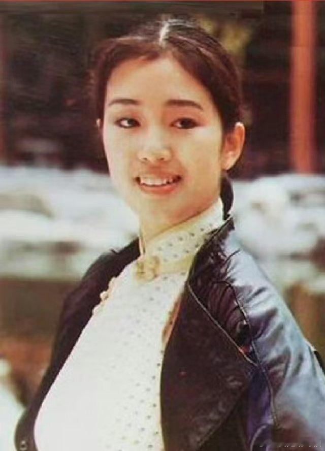 巩俐越老越彰显母系长相，在印象里感觉她一直是三四十岁时候惊艳模样 