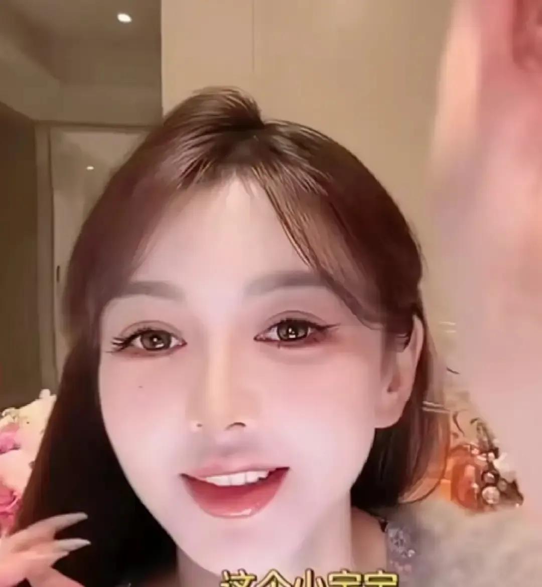 叶珂去年哭着说退网，转身就生娃，现在直播间里奶粉纸尿裤一起上，三小时卖了三千万。