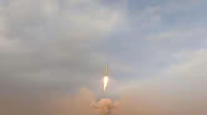 伊朗发动大规模反击，美高官表态尽显荒谬
 
当地时间25日傍晚，伊朗伊斯兰革命卫