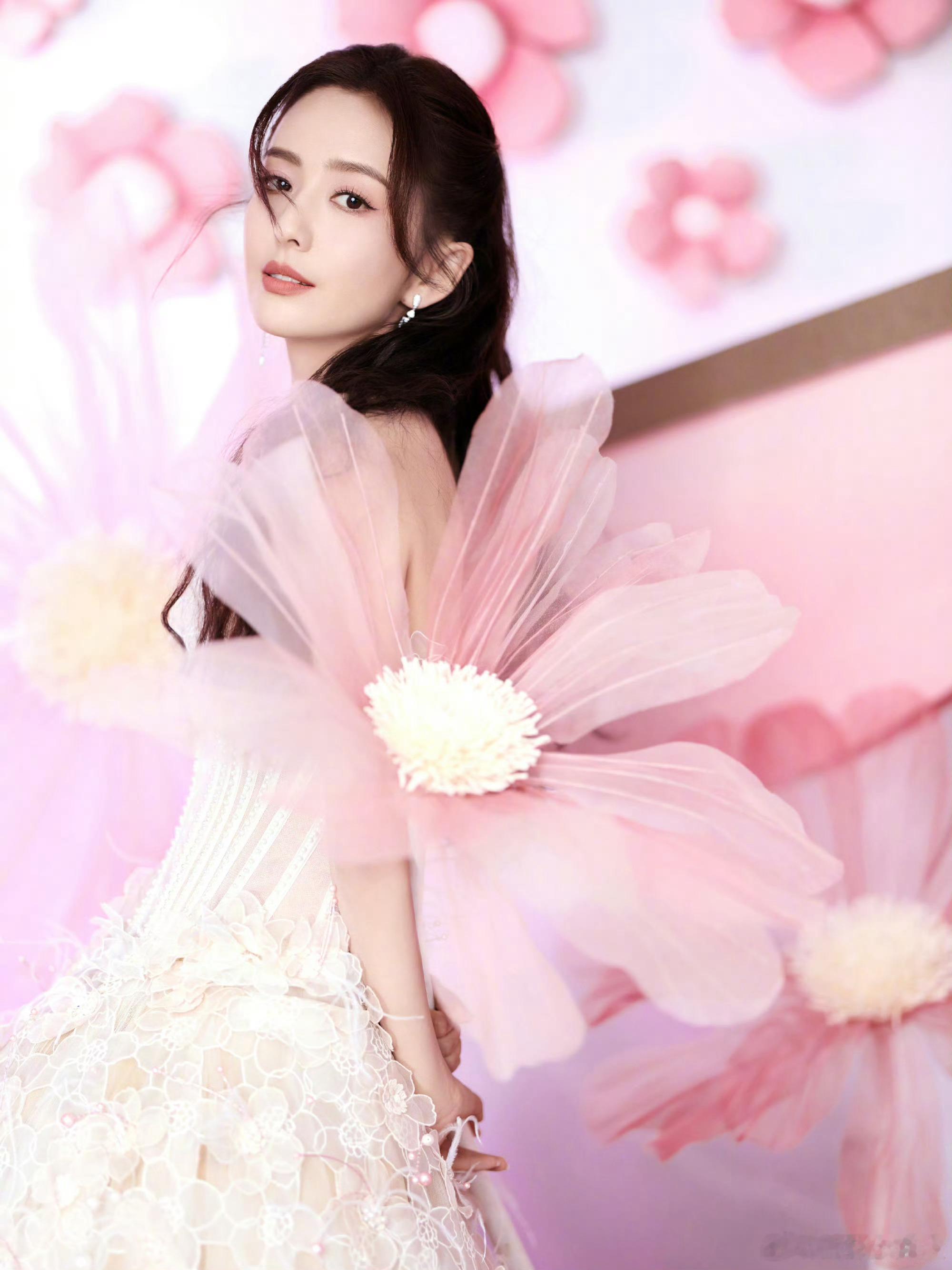 #佟丽娅40岁了#不敢相信，佟丽娅40岁了，这状态明明只有20➕！ ​​​