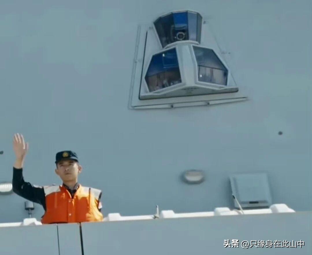 054B侧面高精度光学窗口有啥用？
 
这部件看着不起眼，实战作用却超大！核心作