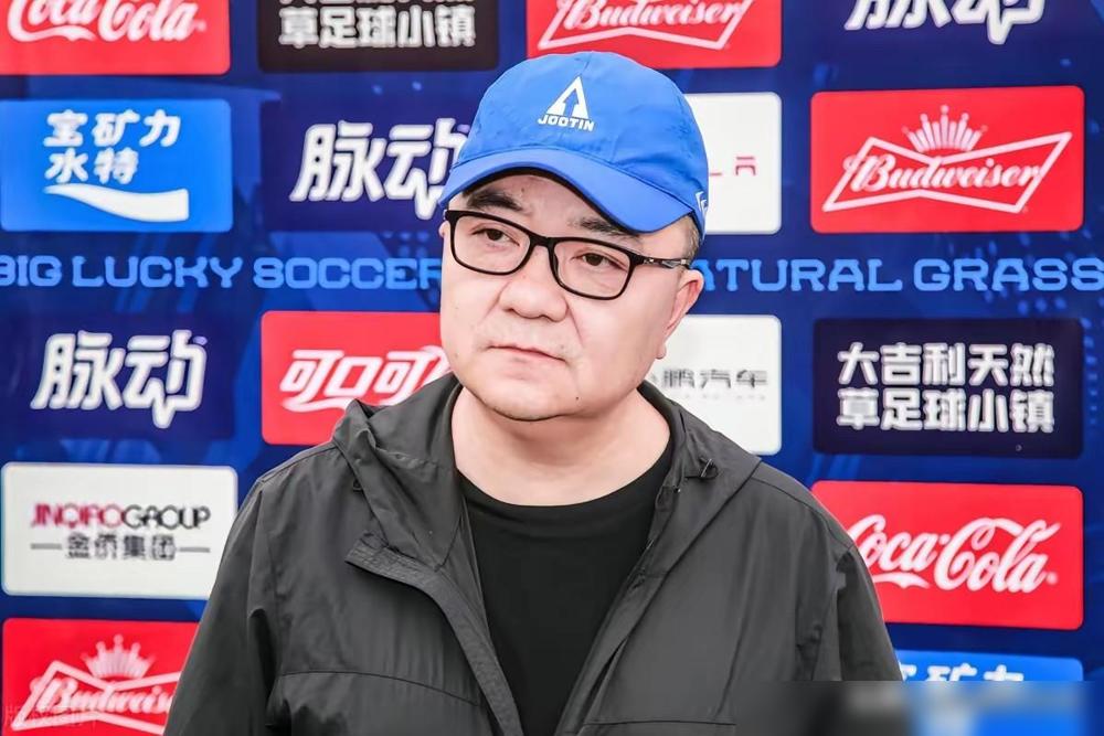 我好奇去查了一下董路的家庭，不查不知道，一查吓一跳，原来，他出身是高知家庭，父亲