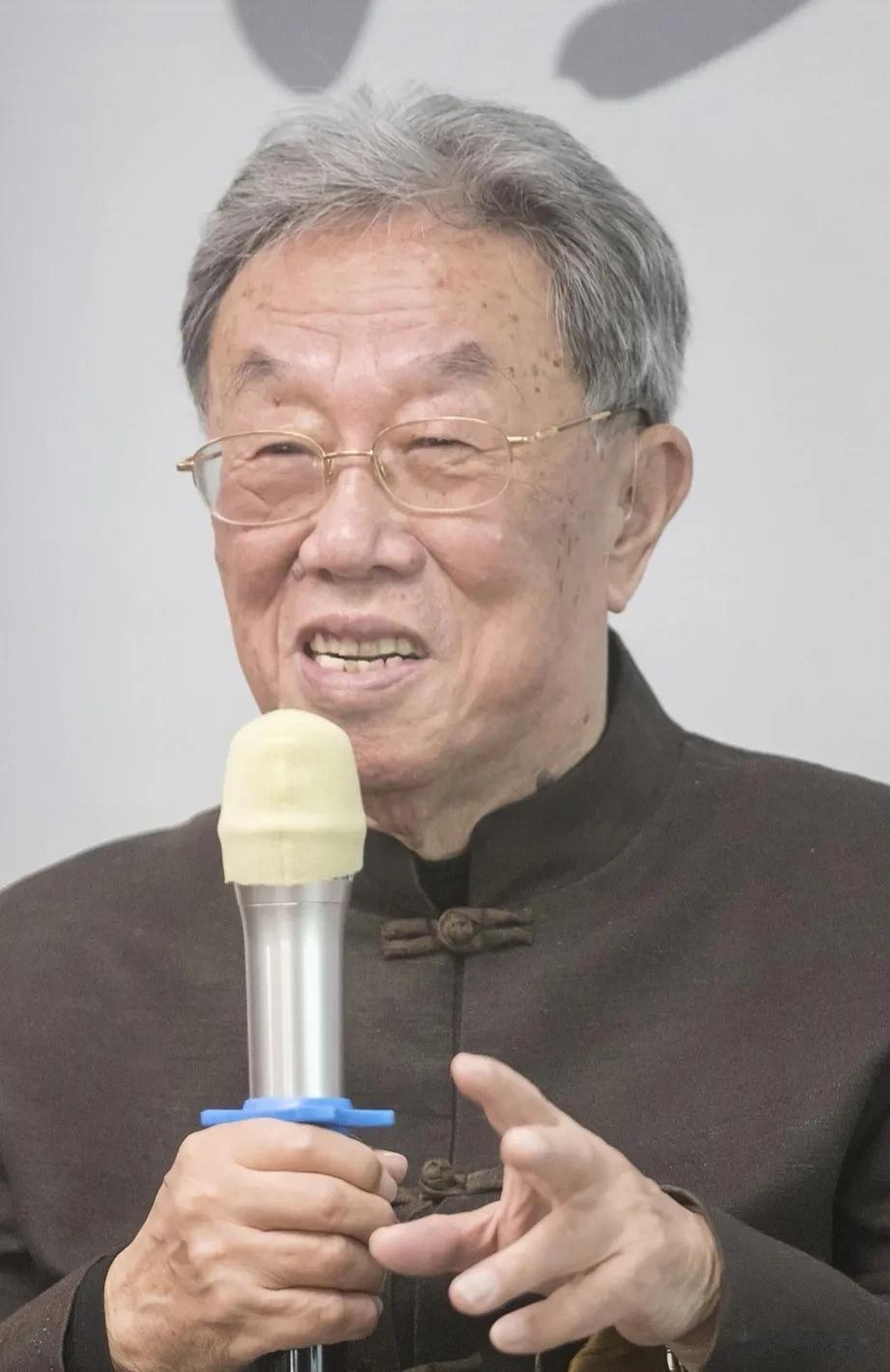 知名作家王蒙，谈到现在的延安，似乎十分失望:我和朋友走在大街上，到处是拔地而起的