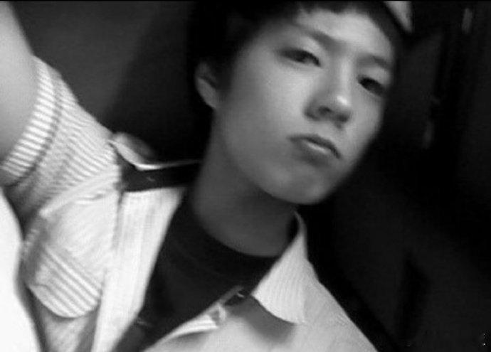 前女友镜头下的朴宝剑 近日，有关演员 出道前的一组旧照引发关注。经韩国网友考证，