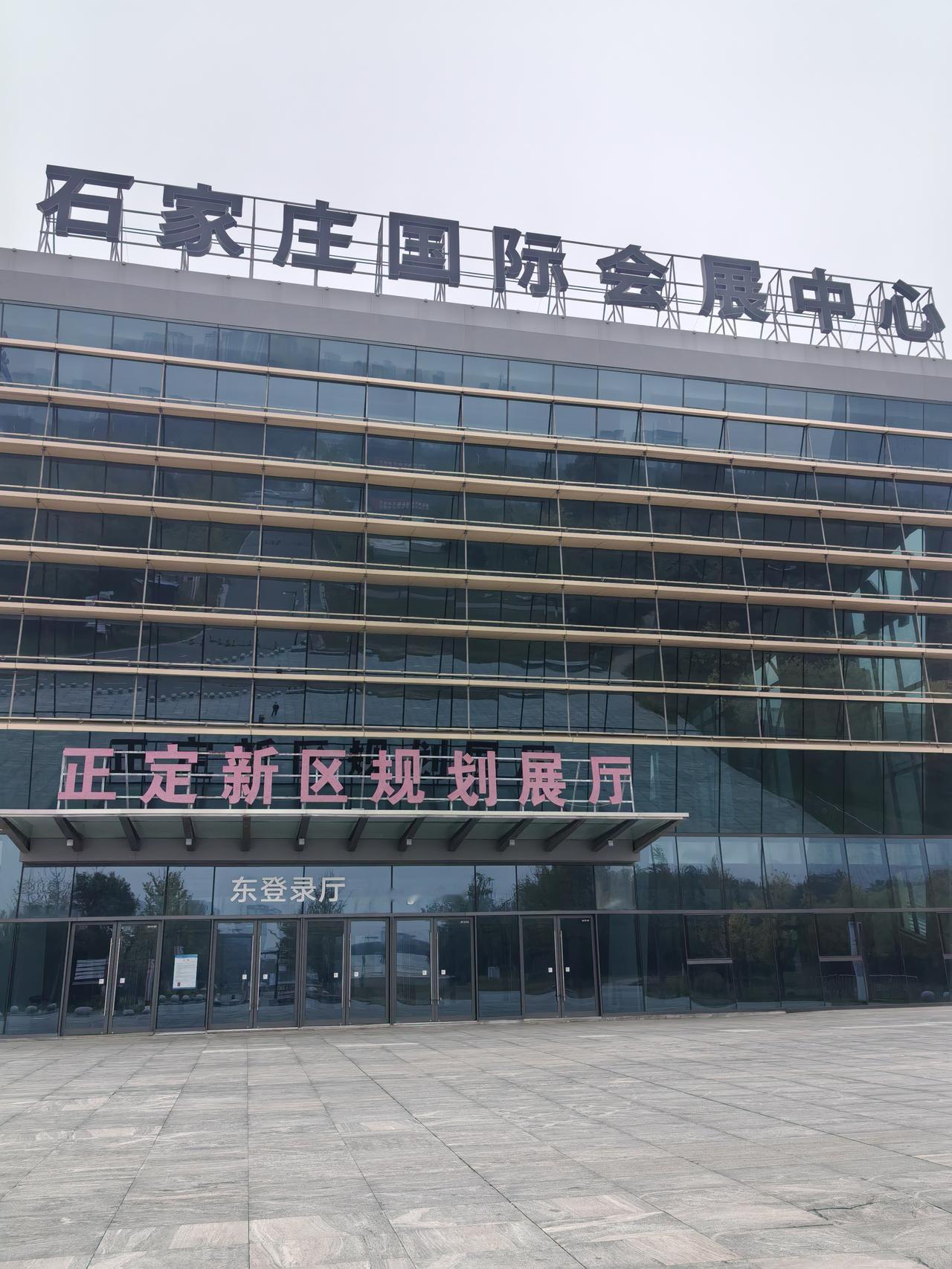 今天下午和表妹约会，可真是上了老当了。俩人隔着十万八千里，一个在南边等，一个在东