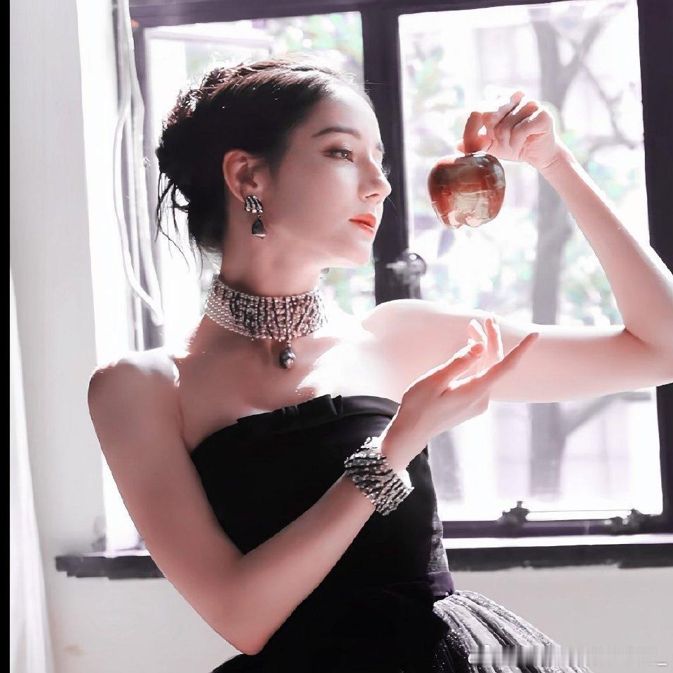 迪丽热巴钰珑 dlrb 迪丽热巴功夫女足 dlrb 迪丽热巴卫蓝你的眼中像是一望