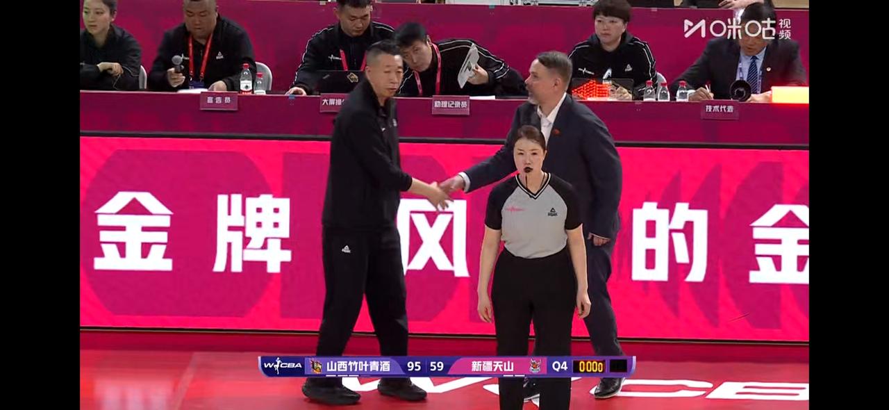 最终新疆天山女篮在争夺决赛权的第一场比赛中大比分输了！

        在刚刚