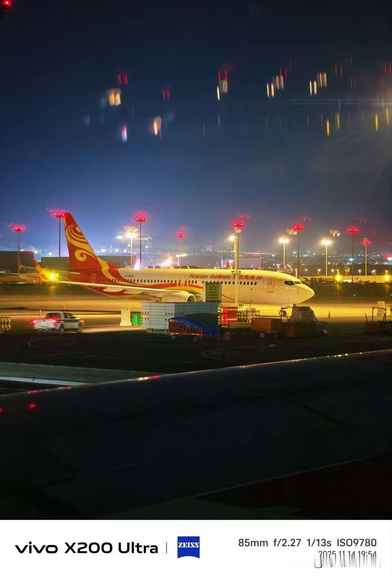 没想到新疆的一些县城如此的繁华！11月15日晚上，重庆飞乌鲁木齐的飞机，在即将降