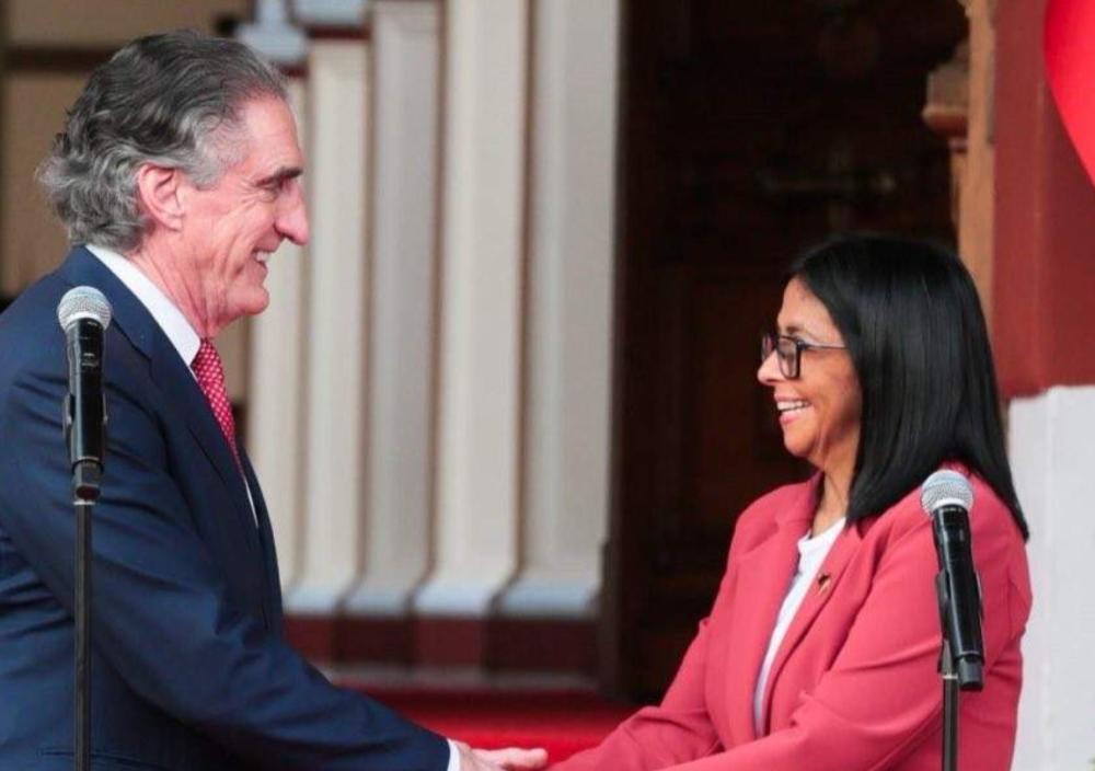 特朗普无意中讲出的一个字，暴露了委内瑞拉女总统的真实身份。

3月9号美国总统特