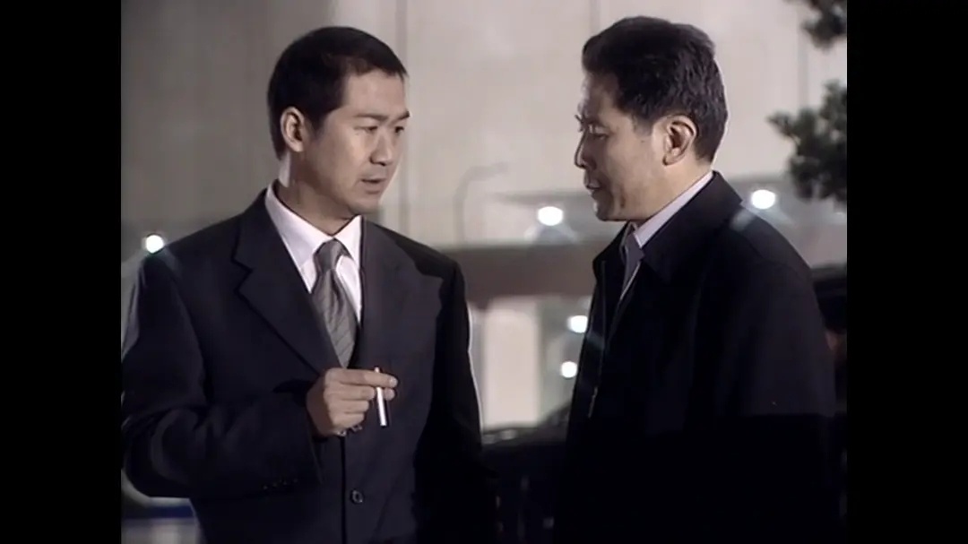 看完了《忠诚》这部老剧，像是看了二十集的民主生活会录像，里面暴露出的问题是持续存