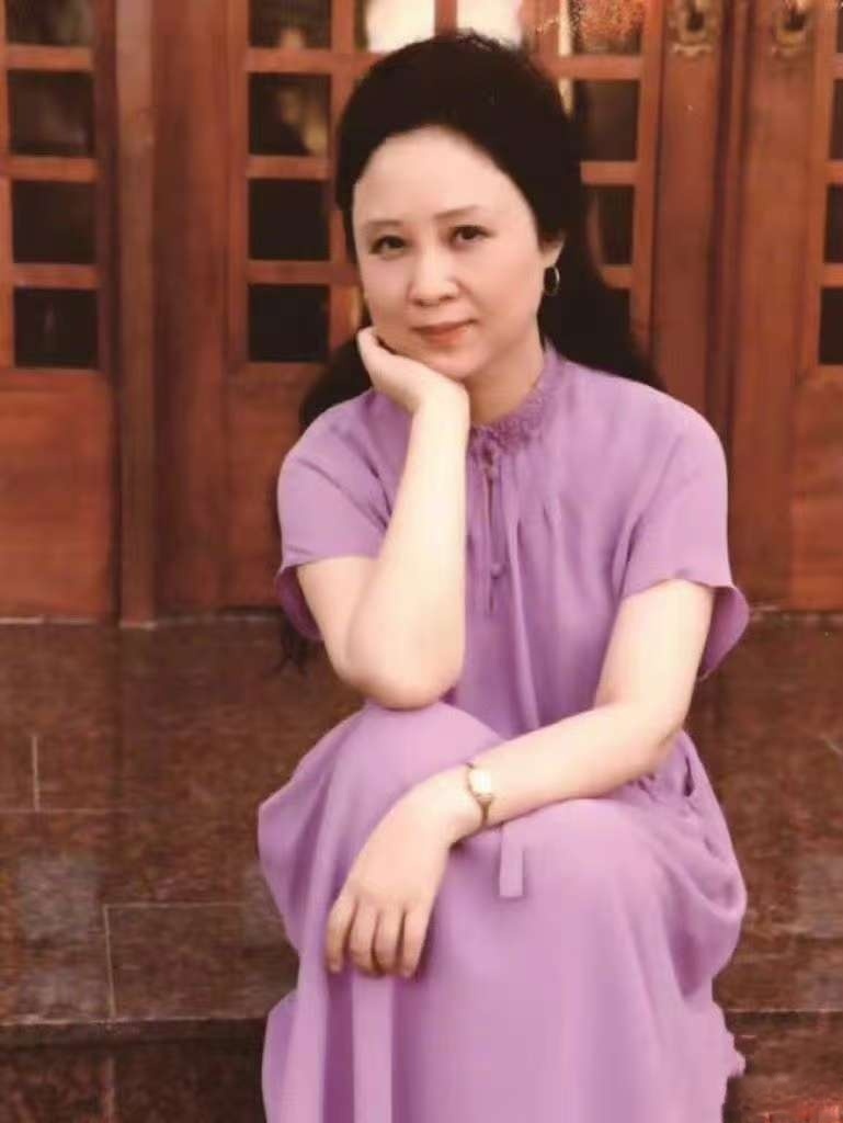 突闻噩耗，深表震惊，甚是哀痛，永远怀念！琼瑶阿姨的作品无论是小说还是影视，影响了