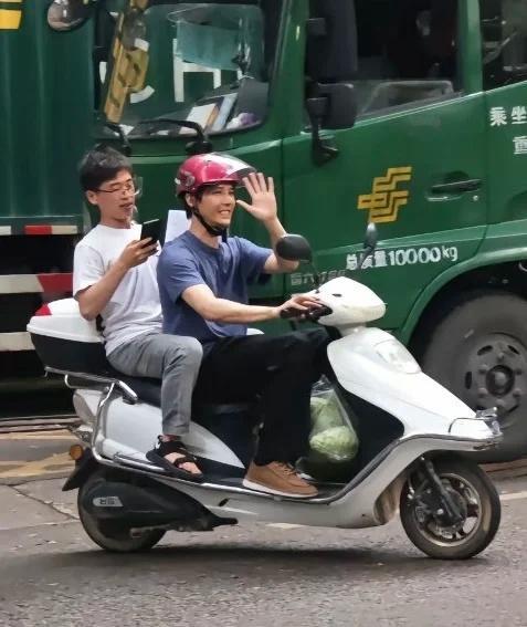 这样的王安宇确实是王安全的弟弟了 ​​​