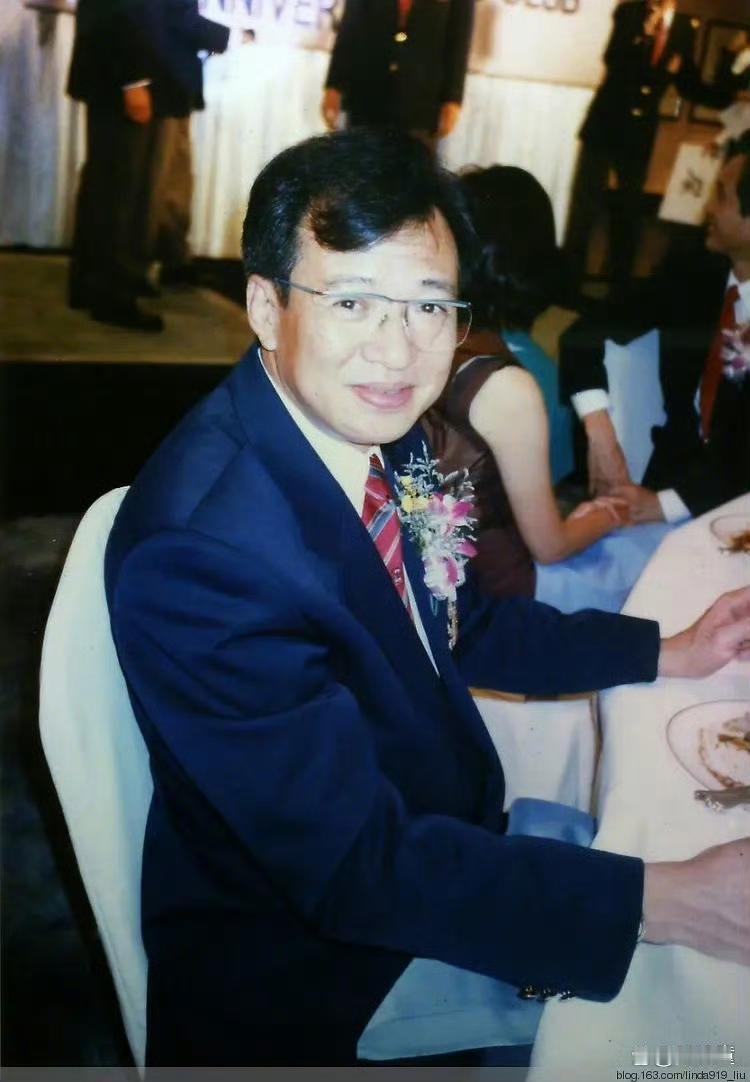 许绍雄icon欢喜哥icon走了，
最伤心的不是他的老婆，
也不是他的女儿，
而