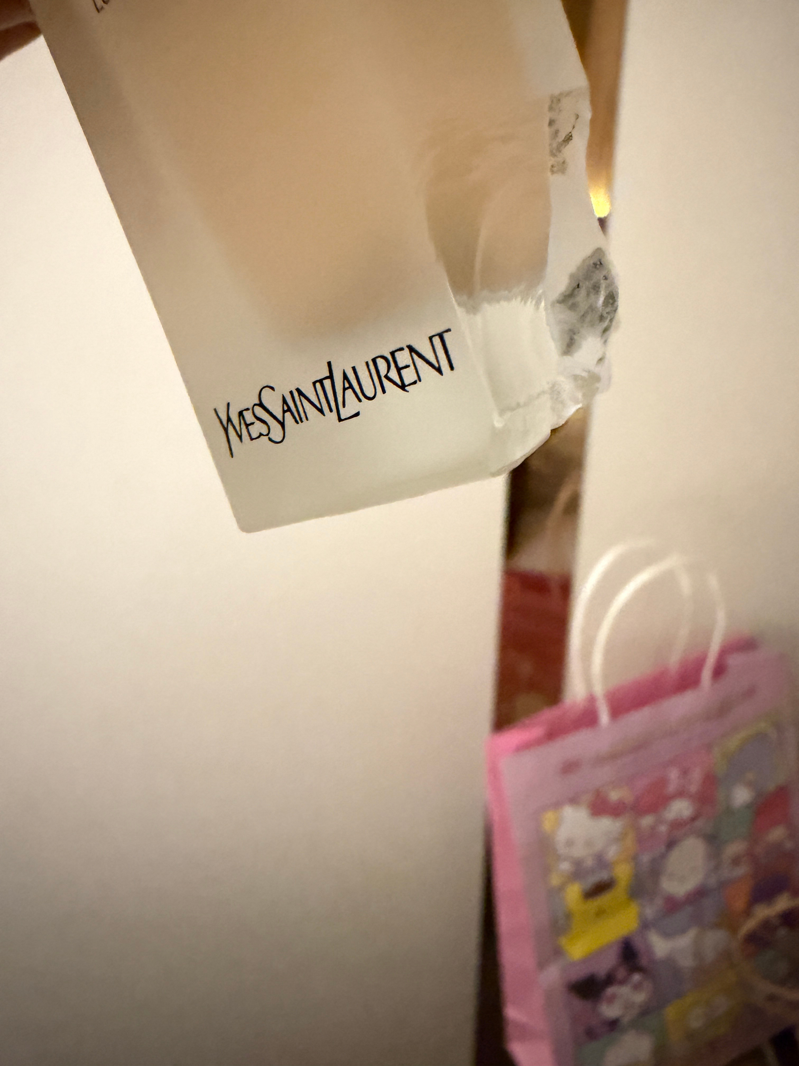 一场托运毁了我的粉底液刚买了没到一个周，我才刚用了两次… 