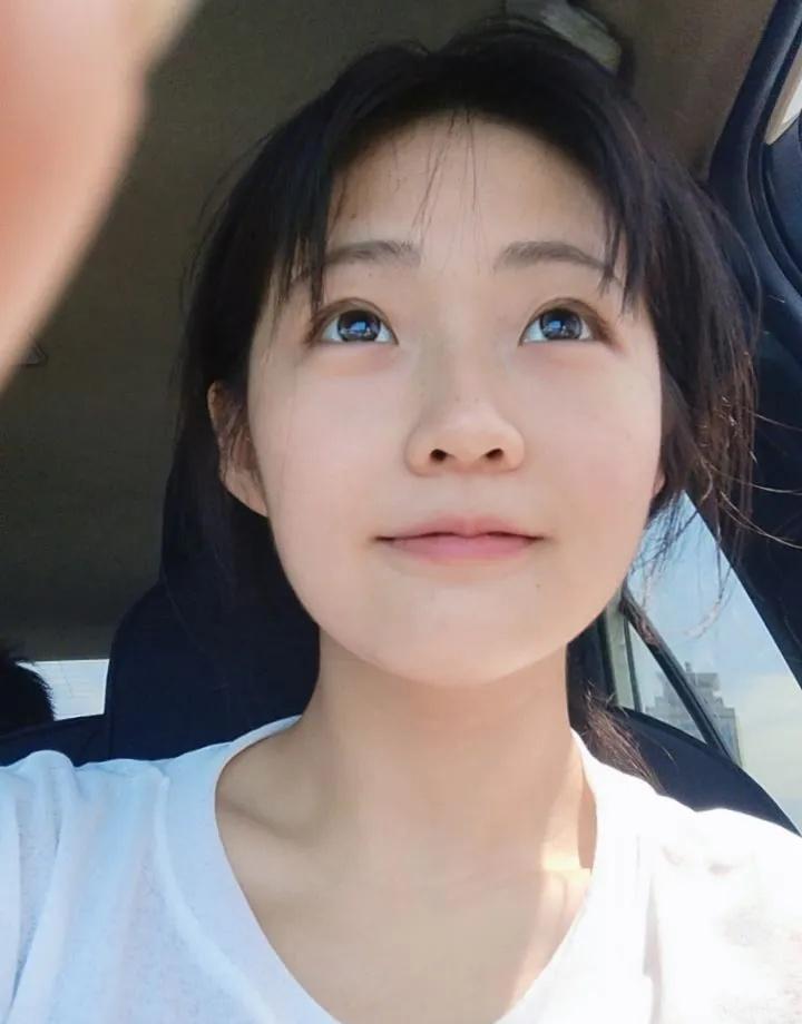 用安卓手机拍照很明显吗 感觉美女都用苹果
好像用安卓手机拍的照片一眼就会被看出来