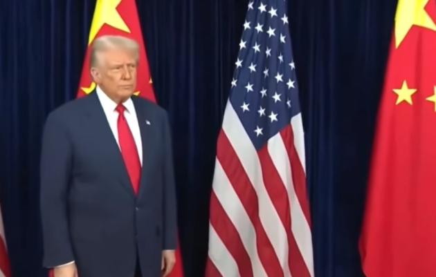 特朗普称明年4月访华。特朗普在釜山与中方进行会晤之后，就乘专机返回美国了。在专机