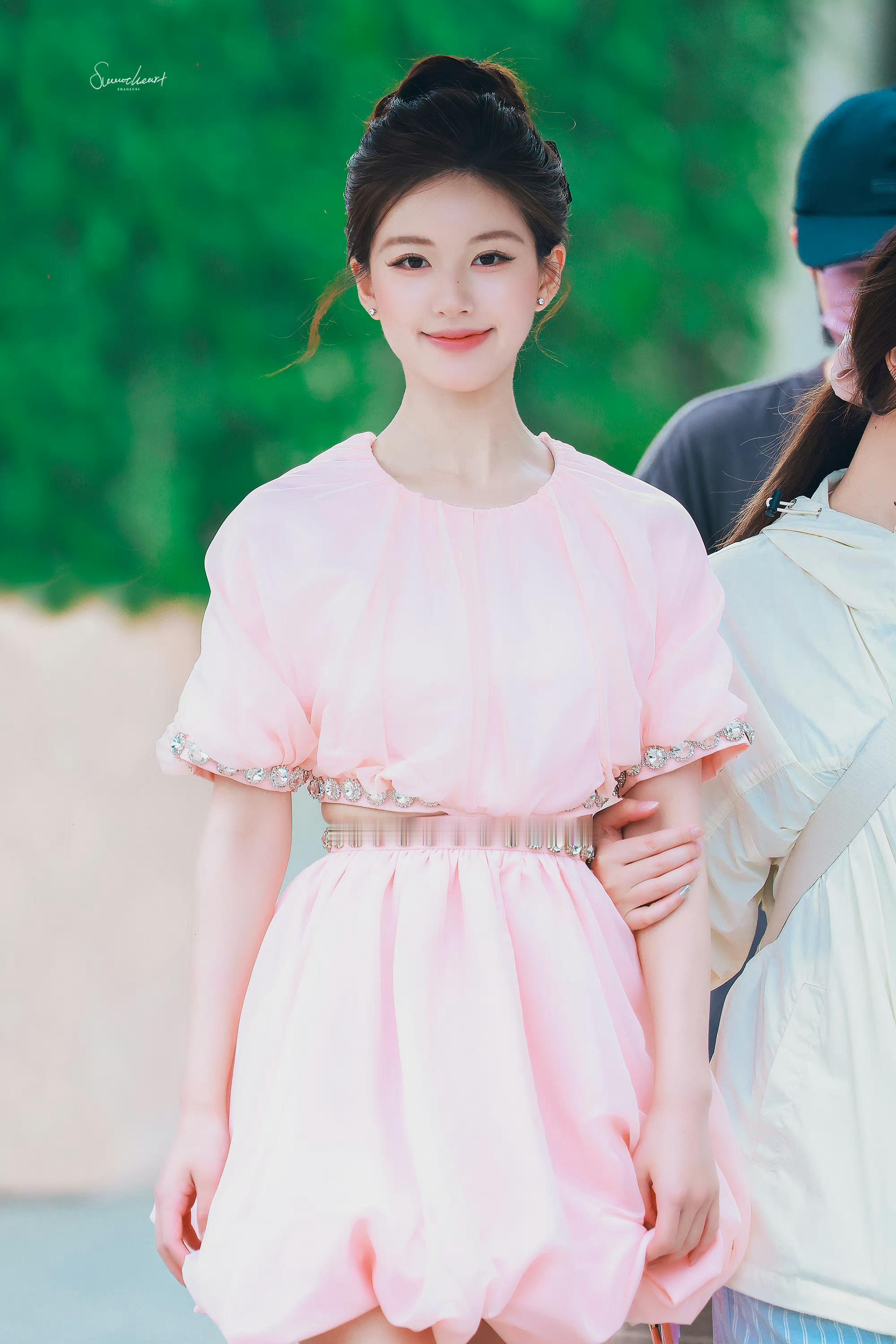 温柔的富家大小姐许妍 #赵露思许我耀眼# ​​​
