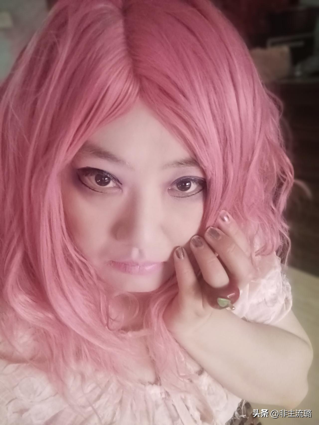 亲戚有钱和你有关系吗?没关系，我姐姐考上清华一个月赚10000块，我妈侄儿子每个