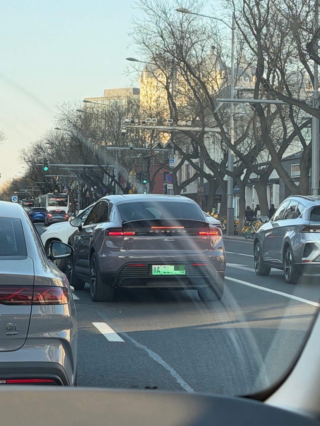 第一次见野生电Macan