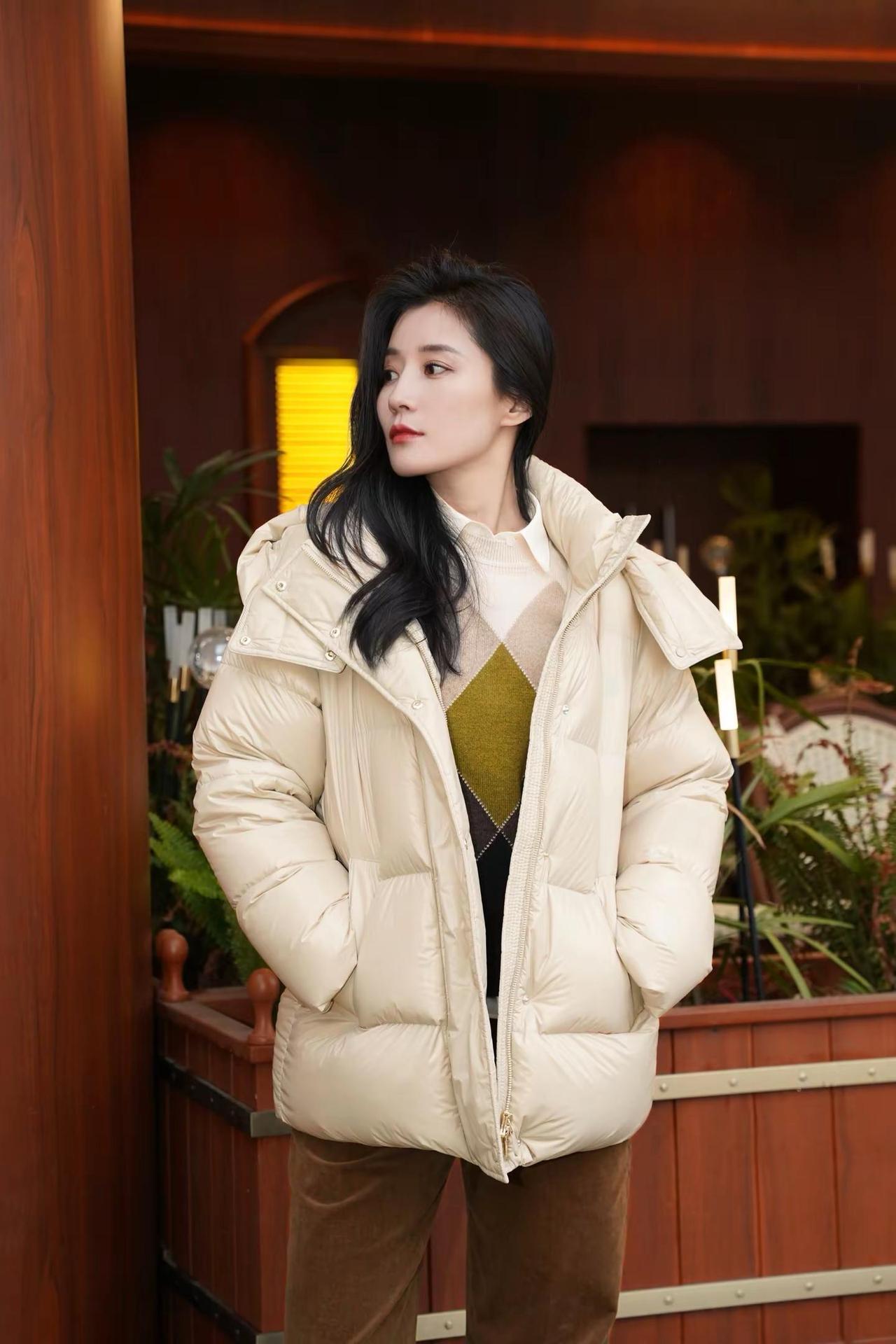 挚爱每个季节 今日份柔软入冬～谁能不爱羽绒服呢？今日分享 穿搭搭配 今日穿搭lo