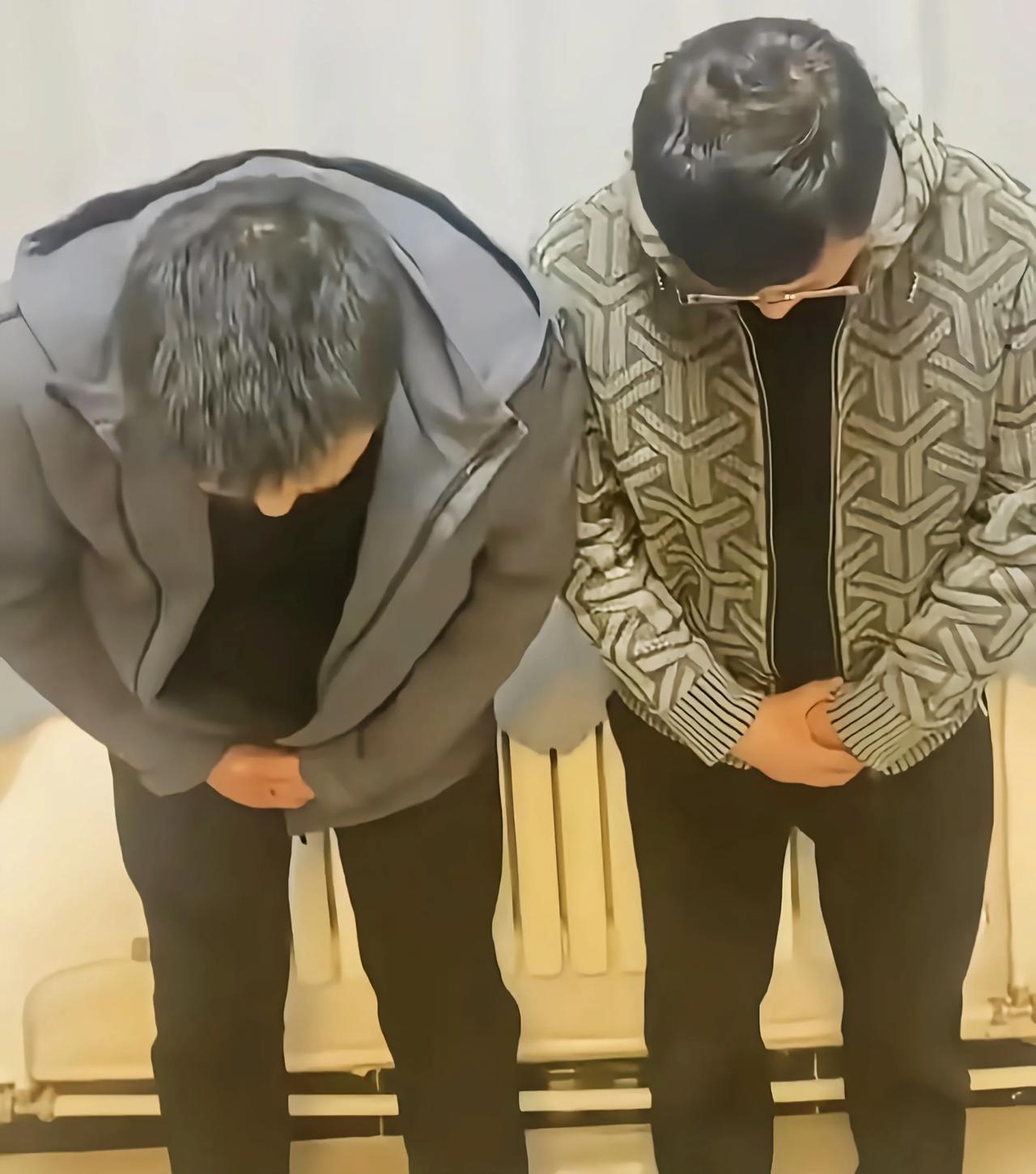 秦岭子午峪那两位乱丢垃圾的事，公开道歉后有点让人琢磨不透

左边那位几乎全程低着