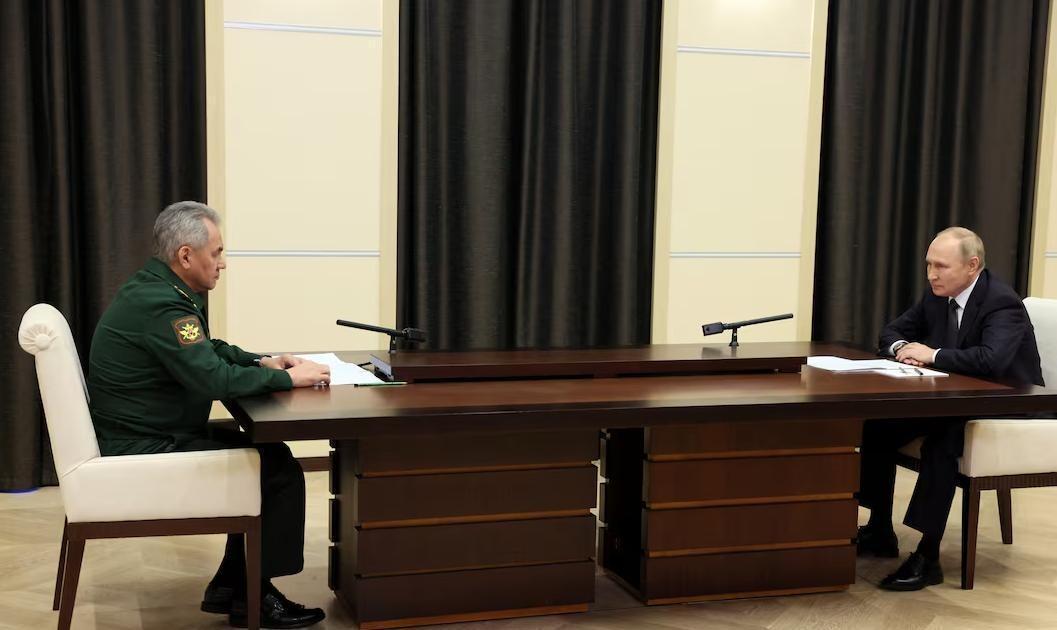 俄罗斯前国防部长绍伊古差点在父母墓前遭遇暗杀，联邦安全局宣称近日挫败针对其的阴谋