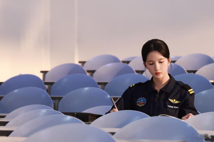 刘些宁万米高空的幸运刘些宁新剧开播送机票 刘些宁万米高空的幸运，不知道能够花落谁