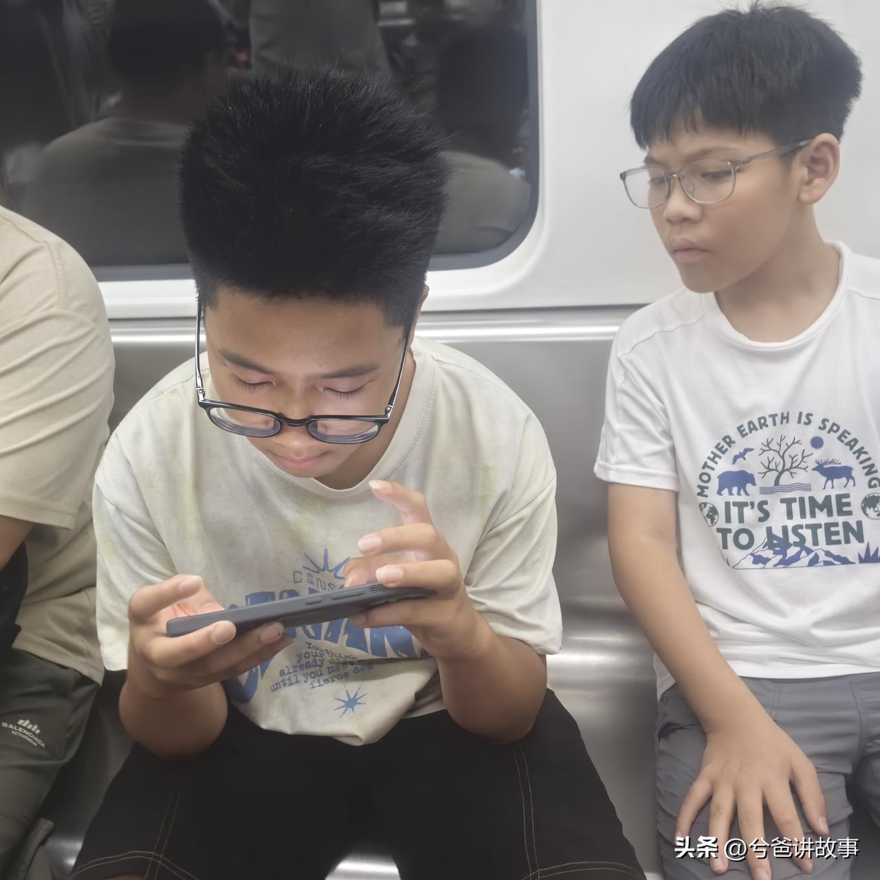 人类将会走向何方？

万物随着地球自转而转。
地球随着宇宙法则而转。
人类发现了