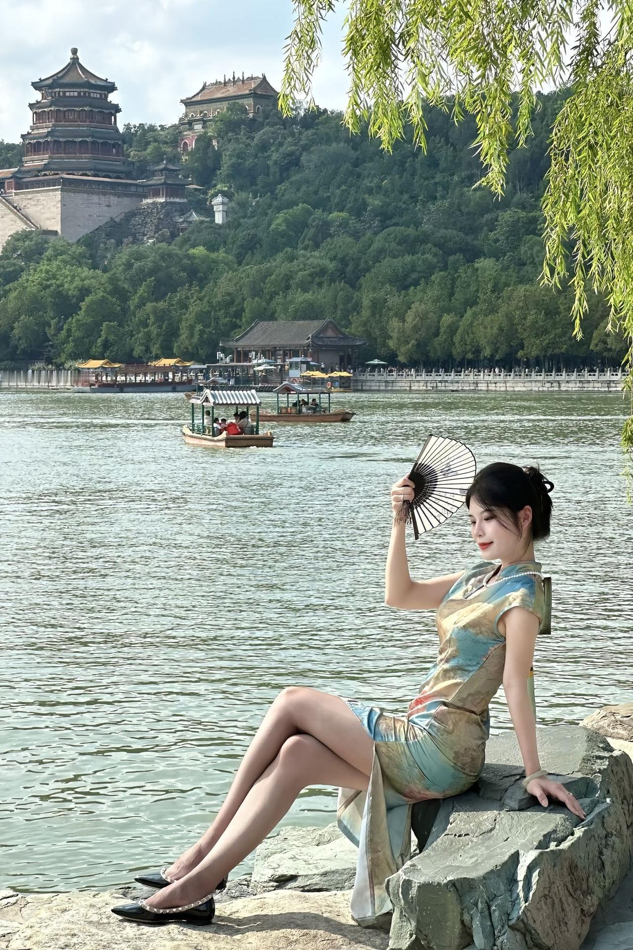 江湖如梦一刹那 刀光剑影似流霞