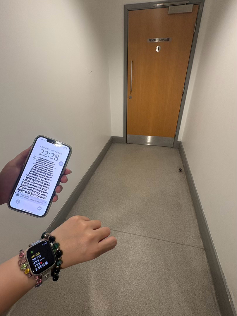 我的天哪 谁能想到 健完身就在changing room 遇到了他......然