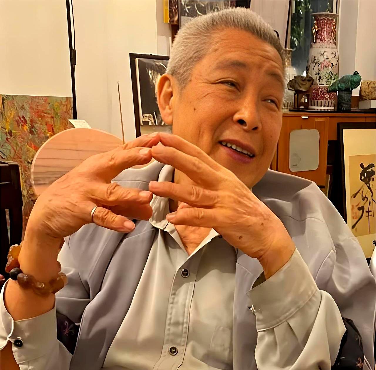 刘兆铭在妻子张慧玲离开后，整整五年没再碰镜头。
不是没戏拍，是心里那盏灯灭了。